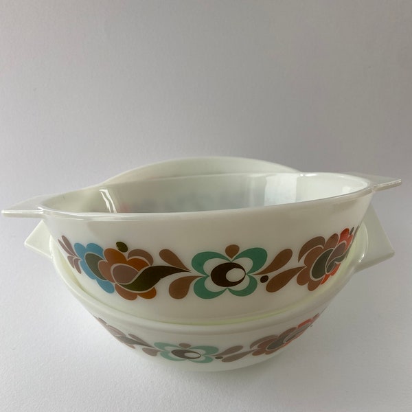 JAJ Pyrex Carnaby Tempo casserole dish