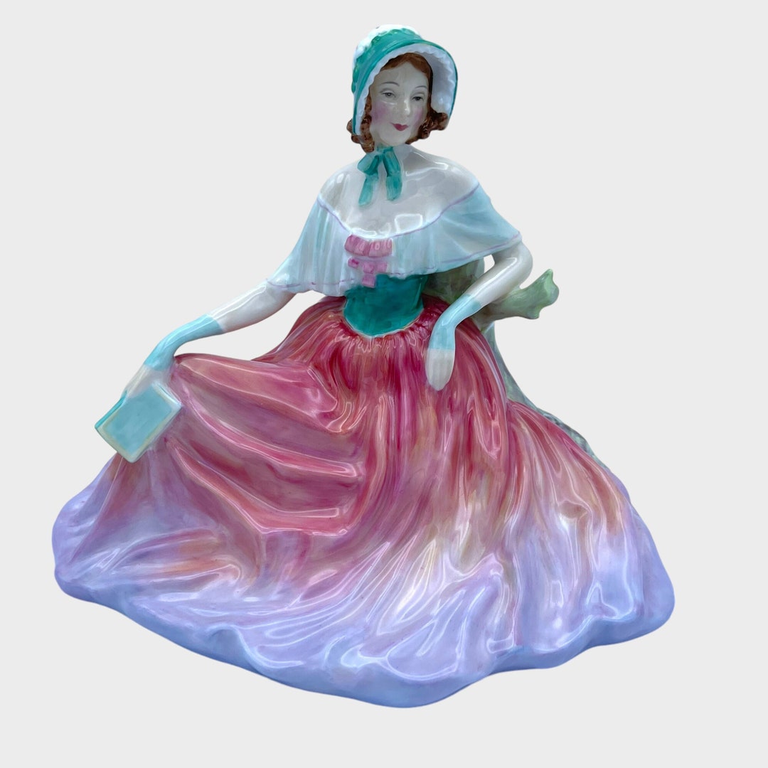 Royal Doulton Figurine Memories women With Book 19281959 HN 2030 Rare