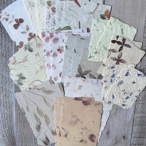 Lot de papiers mélangés - assortiment de papiers pour collage - papier texturé - papiers gaufrés - papier décoratif - embellissements - papier artisanal - scrapbooking