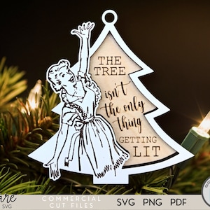 Enfeite de Natal engraçado SVG - Retro - Arquivo Laser - Arquivo Glowforge - Ornamento humorístico - Ornamento SVG - AF alegre e brilhante - Mulher retrô