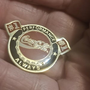 vintage coca cola 1999 performance #1 pin #1090