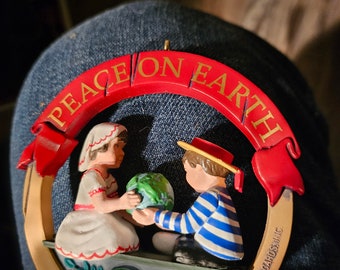 1991 hallmark keepsake ornament peace on earth italy#478