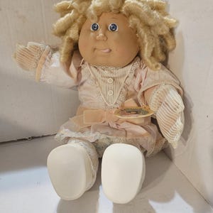 Antique 1986 cabbage patch cornsilk kids blond curls blue eyes tongue out #2086