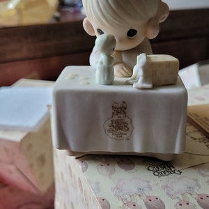 Antique precious moments figurines 1989 my happiness #1618 with box #1575