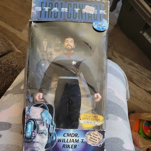 1996 star trek commander William Tricker figure #24
