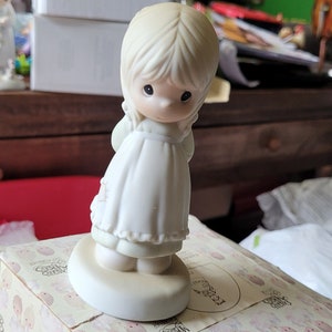 Antique precious moments figurines 1989 God is love dear valentine #1608