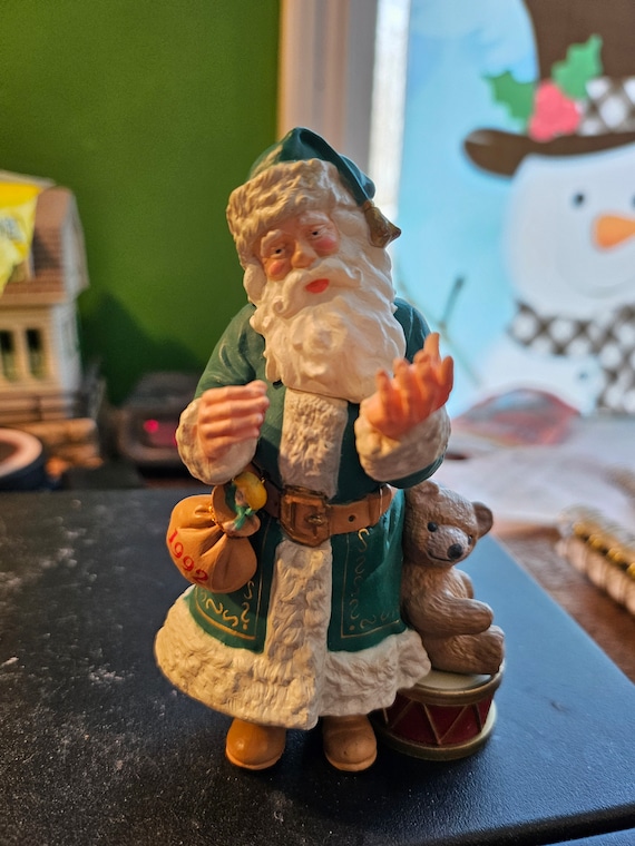 Ornement De Noël Hallmark Avec Lumière, Son Et Mouvement - 'Joyeux Noël à Tous' - Neuf