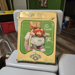 antique 1984 Cabbage patch kids doll carrier #2637