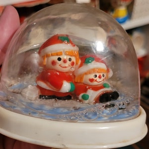 Antique 1970s raggedy ann and Andy snowglobe #1429