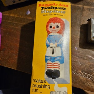 Antiguo dispensador de pasta de dientes Raggedy Ann de 1973 #1357