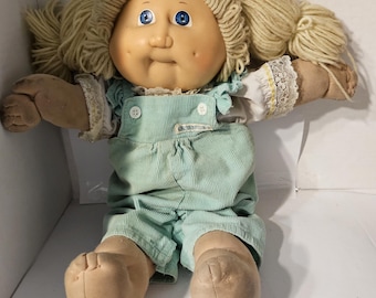 Muñeca antigua Cabbage Patch Girl de 1982 con detalles verdes renovados #2071