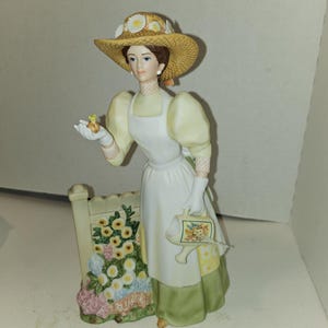 vintage avon presidents club award 2008 flower lady #2630