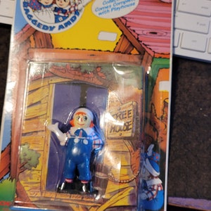 Antique 1988 raggedy Andy figure in original package#box1