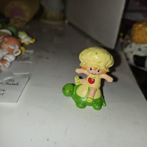 antique 1982 apple dumplin sitting on tea time turtle figurine #66