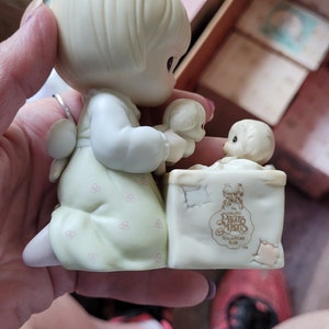 Antique precious moments figurines 1988 always room for one more#1621#1622 in box #1562