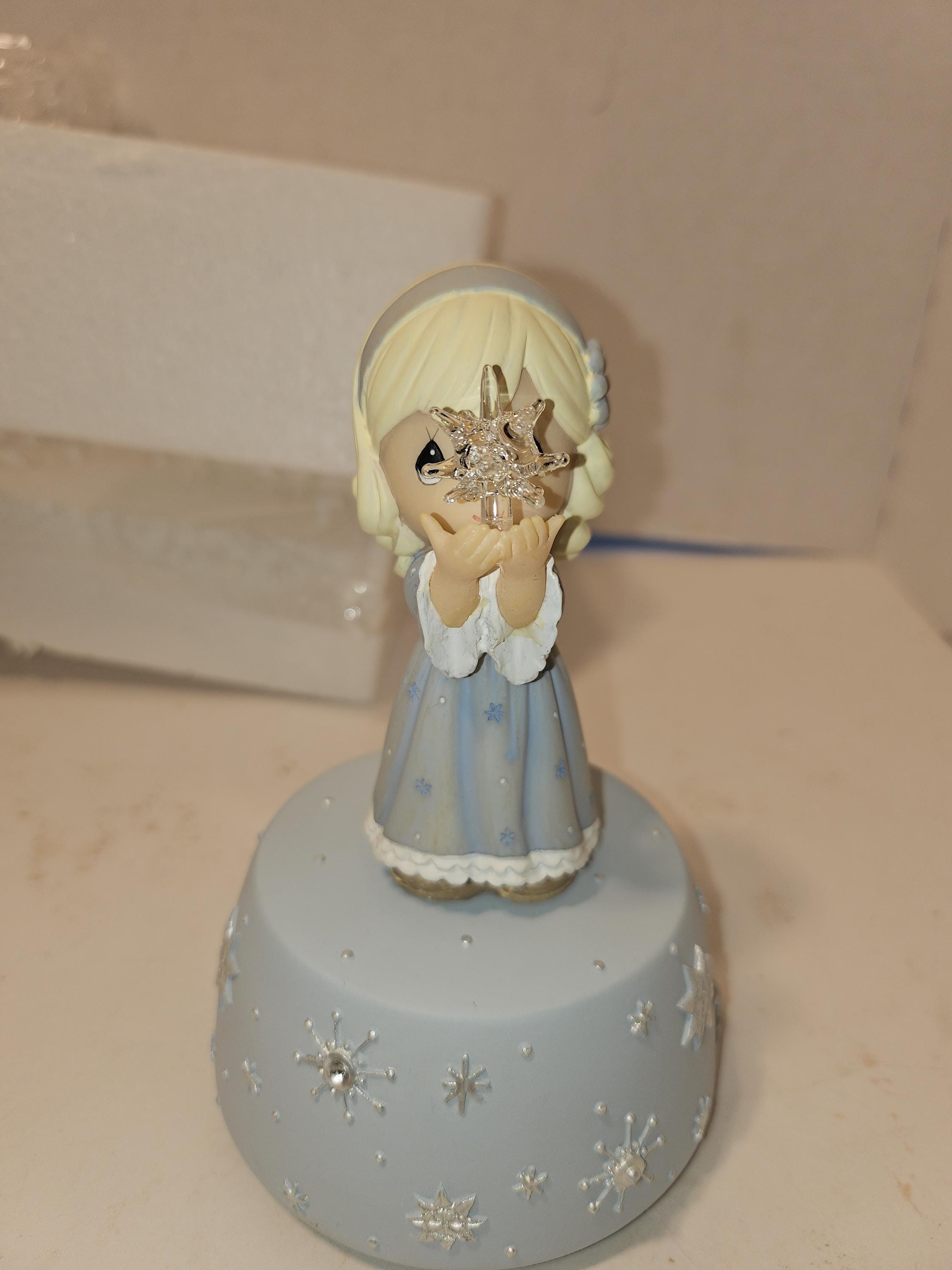 Precious Moments Music Box 2007 Girl With Glass Star Plays Silent