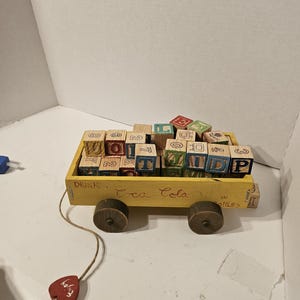 1980年代のヴィンテージ木製カート 38個のアルファベットブロック #2845