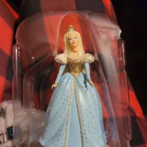 Vintage 1999 barbie as Cinderella hallmark keepsake ornament#505