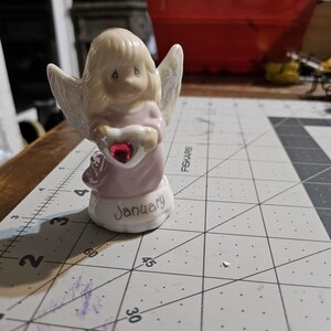 vintage 2000 precious moments January Angel #2767