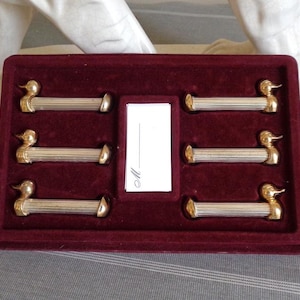 SEI Porta biglietti da visita vintage con nome francese. Eleganti anatre. Placcati in argento/oro. Nella scatola espositiva originale. Decorazione per la tavola da pranzo
