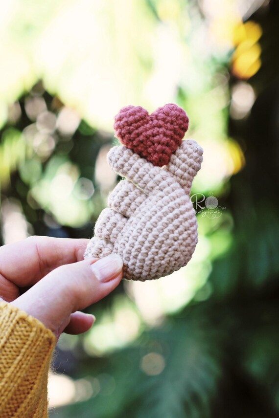 Korean Finger Heart Crochet Pattern – Kpop Amigurumi (PDF Tutorial