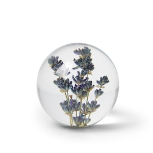 Handgjord pappersvikt med lavendelblommor, 8 cm, lila