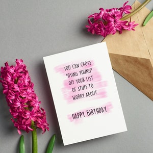 Divertente biglietto di auguri di compleanno maleducato, biglietto di auguri umoristico per chiunque, biglietto di auguri 5X7, puoi cancellare la morte precoce dalla tua lista di cose di cui preoccuparti