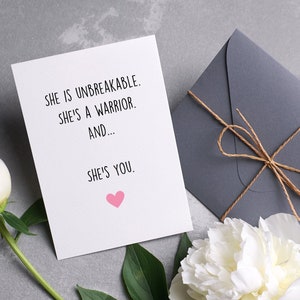 Wenskaart Kankerbewustzijn, aanmoediging | Motiverend| Opbeurende kaart voor vriend, ik denk aan jou, She's A Warrior And She's You