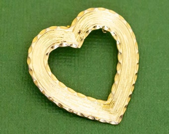 Vintage Gold Tone Heart Brooch K29