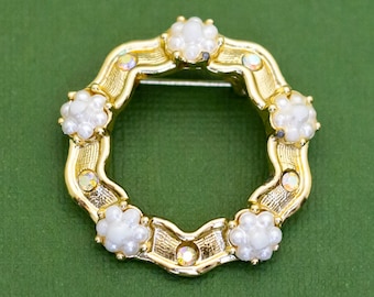 Vintage Gold Tone Ring Elegant Brooch K28