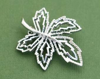 broche vintage Mid Century Silver Tone Leaf K8