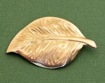 Broche Rétro Ronde - Gravure Feuillage Or Poli Brillant - Bijou Vintage Occasion - Modèle #4253
