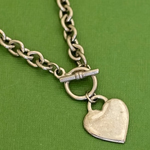 16 inch, Vintage Ring Links Gold Tone Heart Pendant Choker Necklace, K35
