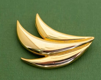 Vintage Mid Century Gold Tone Brooch K19