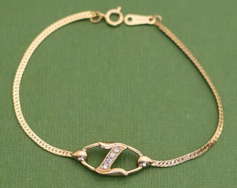 Vintage Minimalist Gold Tone Chain Bracelet by Avon 7 1/4 Inches, K22