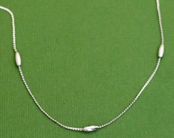 17 inch, Vintage Minimalist Twist Silver Tone Chain Necklace by Avon, K31