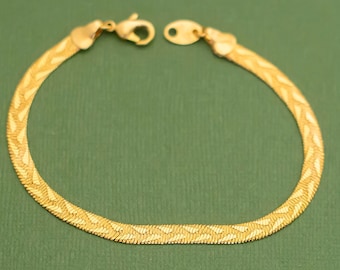 Vintage Minimalist Gold Tone Chain Bracelet by Avon 7 3/4 Inches, K22