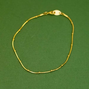 8 1/2 inch, Vintage Gold Tone Dainty Minimalist Bracelet by Avon, K36