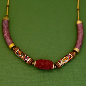 16 inch, Vintage Baroque Floral Red Beads Gold Tone Choker Necklace, K36