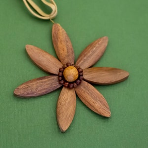18 inch, Vintage Brown Wooden Floral Pendant Stylish Necklace - K44