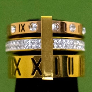 Size 5, Vintage Roman Numerals Gold Tone Stylish Ring, K33