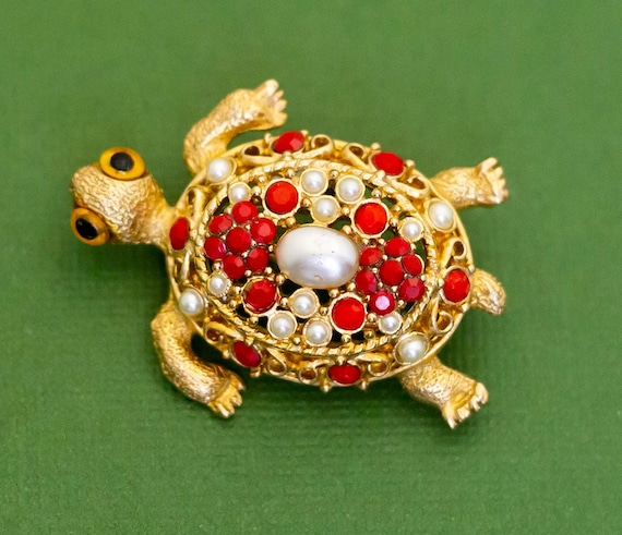 Vintage Golden Turtle Brooch K29 - image 1