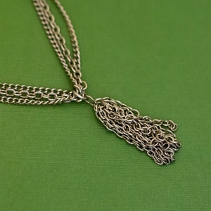 Collier vintage à pampilles dorées à plusieurs chaînes de 22 pouces - K45