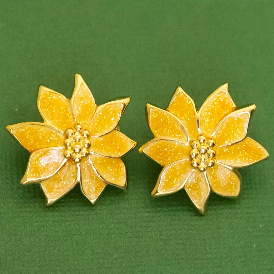 Vintage Gold Tone Lotus Flower Clip on Earrings by Avon, K33  Gorgeous vintage lotus flower gold tone clip on earrings main image 0