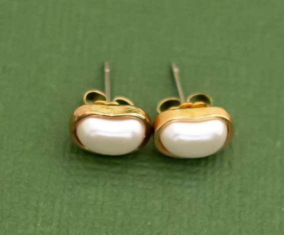 Vintage Victorian Gold Tone Pearl Stud Earrings b… - image 2