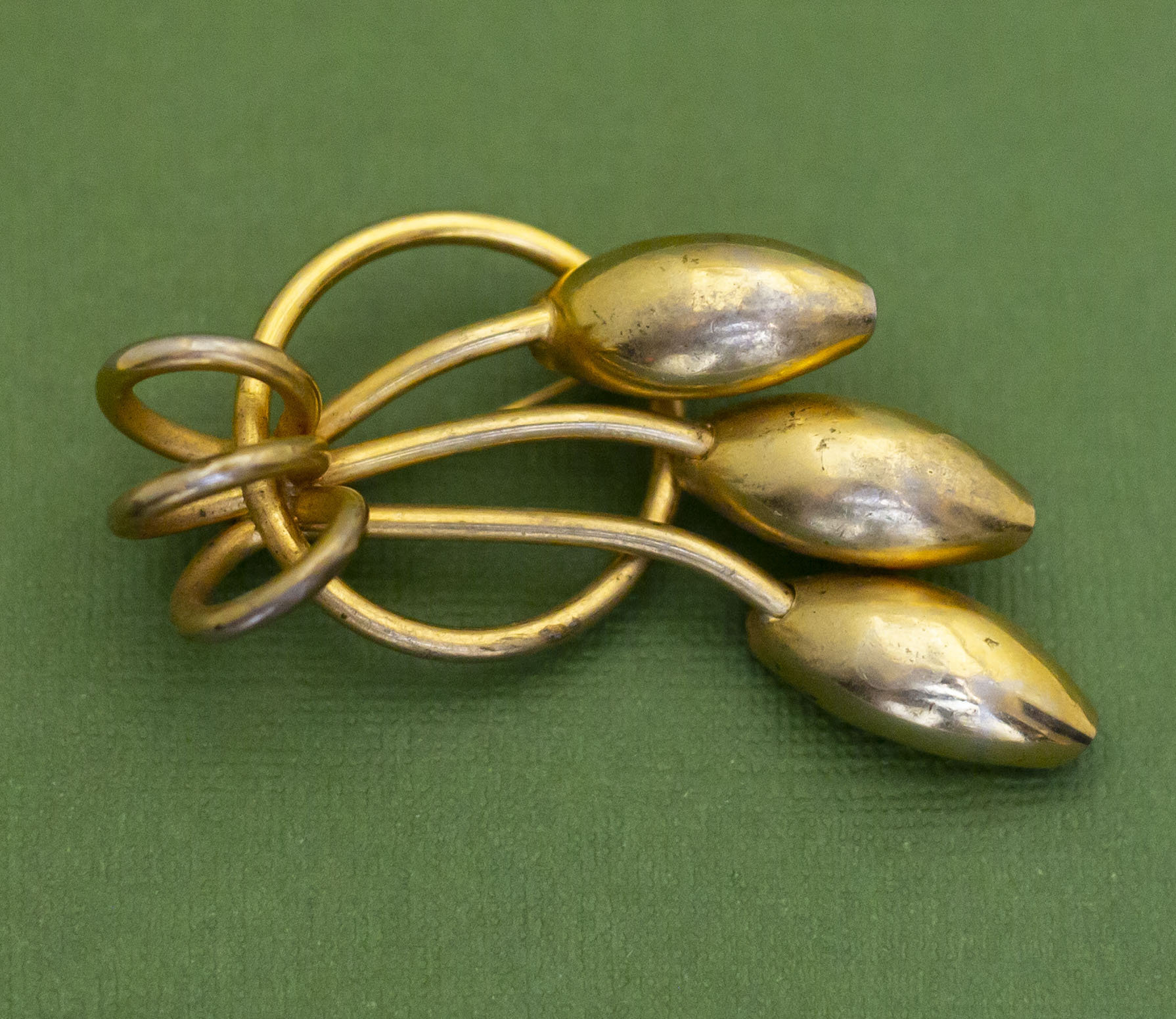 Broche Antique Dorée Avec Ornements Floraux - Occasion, Bijou Vintage Sans Marque