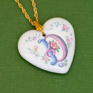 24 pulgadas, Vintage Letra D Fantasy Rose Floral Pulpo Collar de Porcelana de Avon, K36