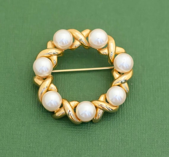 Vintage Victorian Open Circle Gold Tone Pearl Bro… - image 1