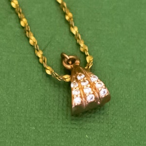 18 inch, Vintage Gold Filled Abstract Pendant Gold Tone Elven Chain Elegant Necklace, K39