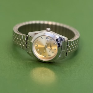 7 inch, Vintage Analog Center Silver Tone Modern Stylized Watch - K46